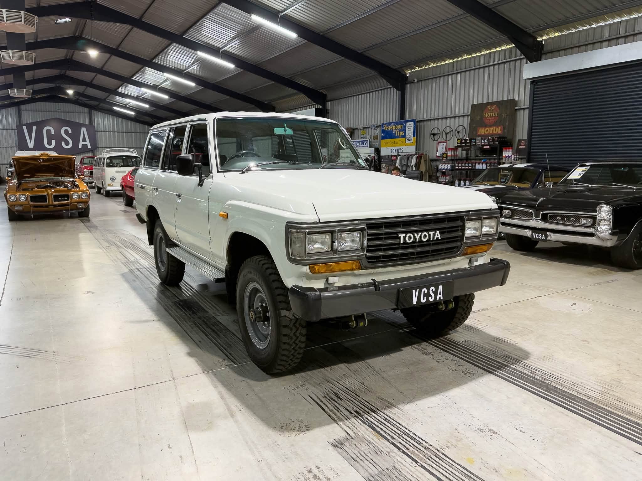 Toyota Land Cruiser FJ62